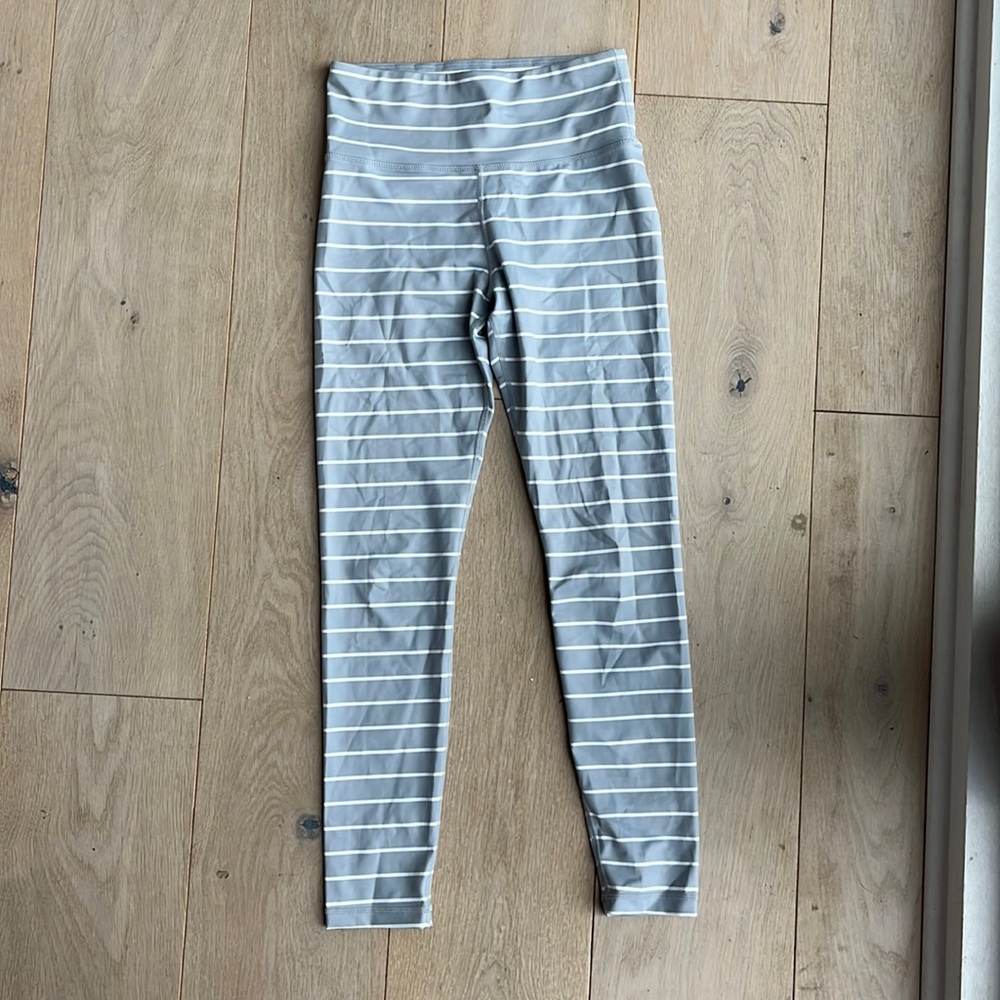 Kiava Gray and white striped leggings size XS
